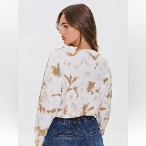 Forever 21 Wildlife Cropped Raw Hem Sweater 💕 - Picture 2 of 2